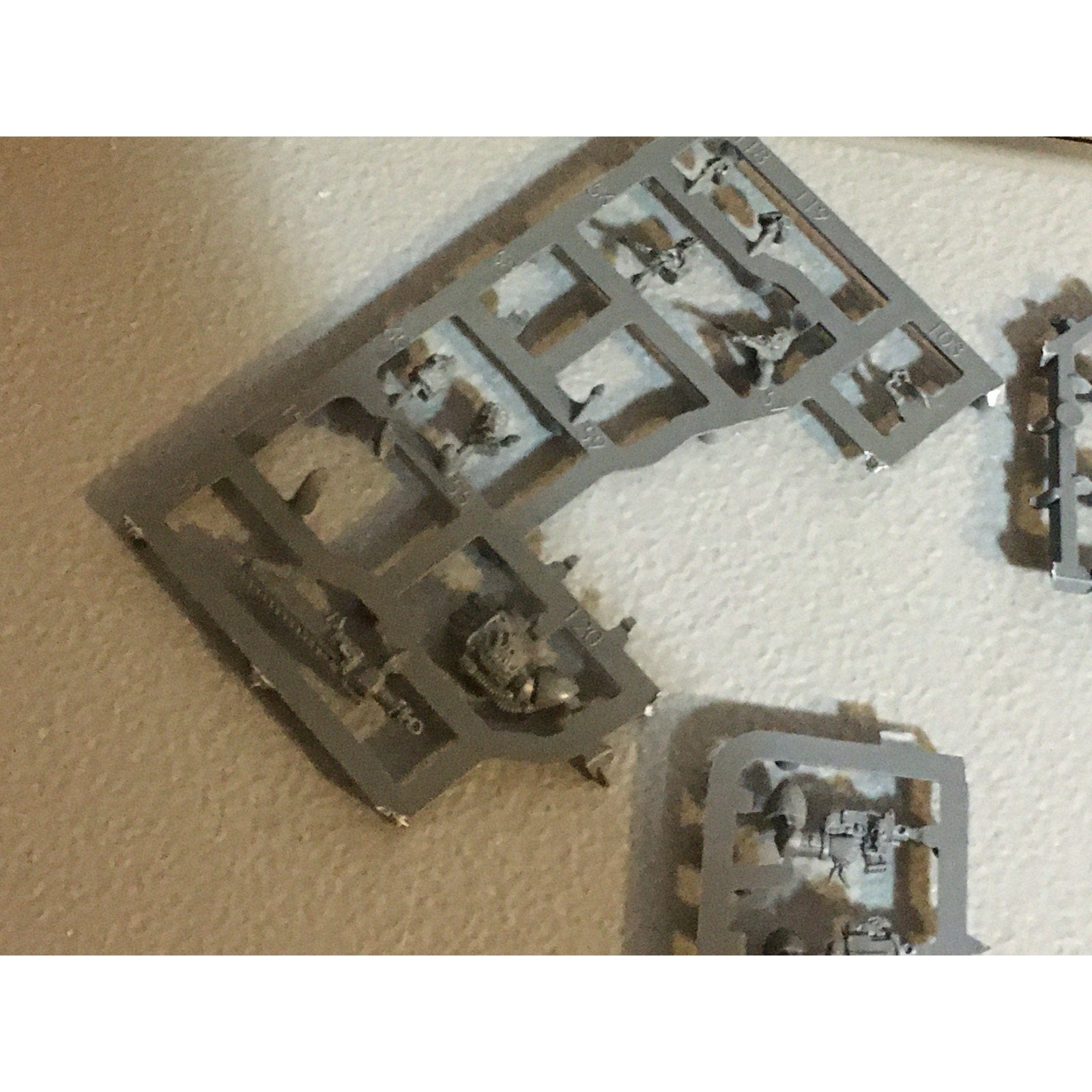 A33676 WARHAMMER 40K SPACE MARINES WOLVES BITS ON SPRUE LOT FIRSTBORN GW