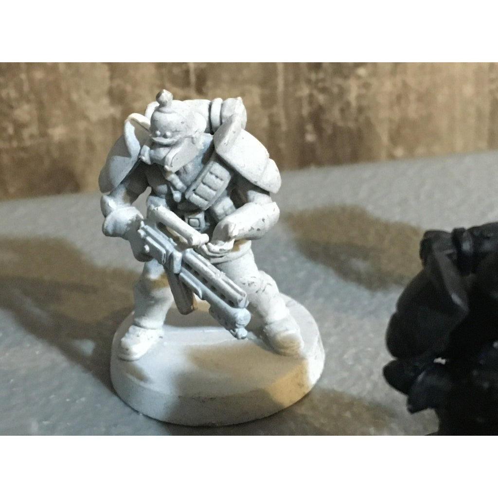 A30064 UNKNOWN TABLE TOP SCI-FI POWER ARMOR SOLDIERS 9 PK MISS 1 ARM WAR GAMES