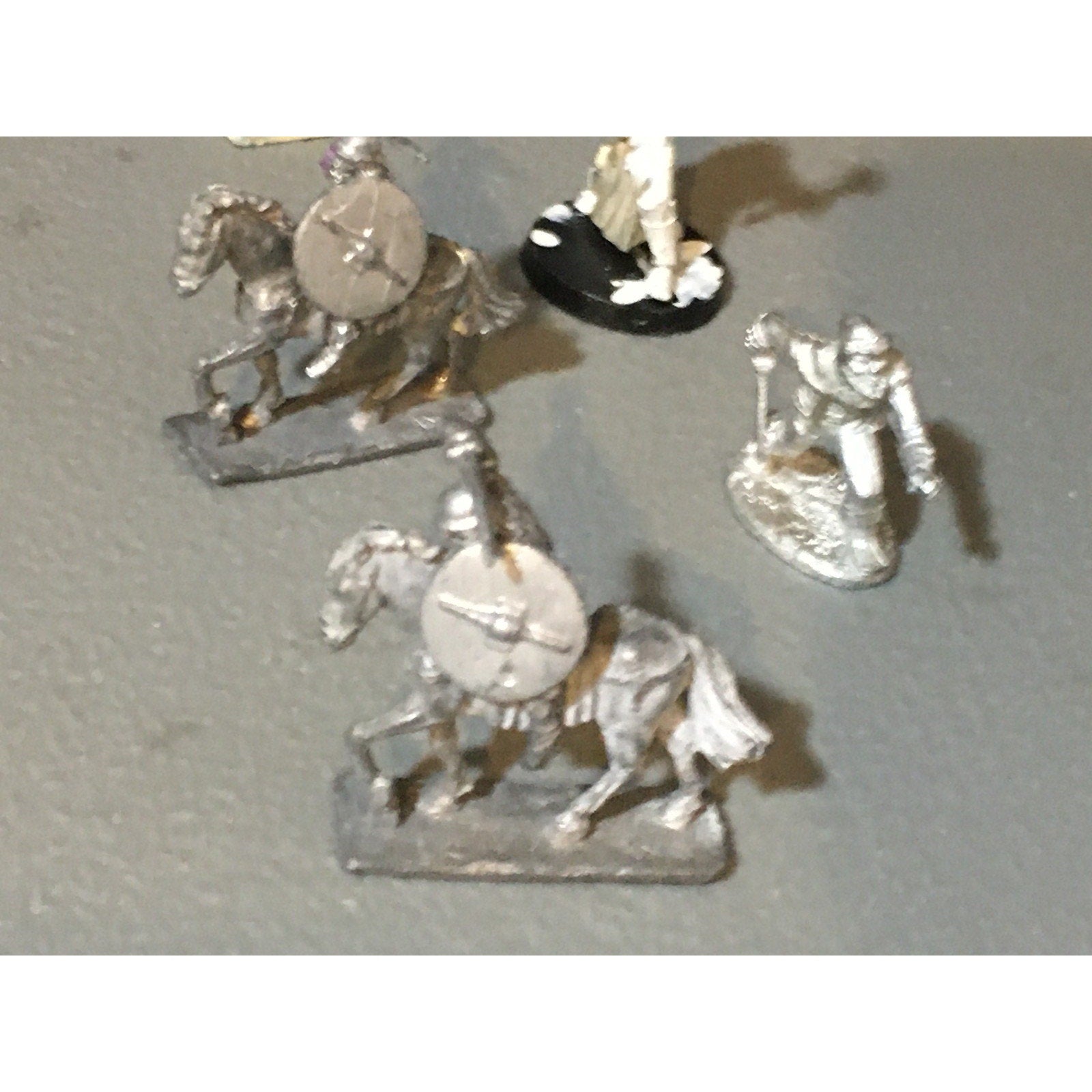 A34033 UNKNOWN METAL MINIATURES FANTASY MIXED LOT HUMAN KNIGHT PRIEST TABLETOP