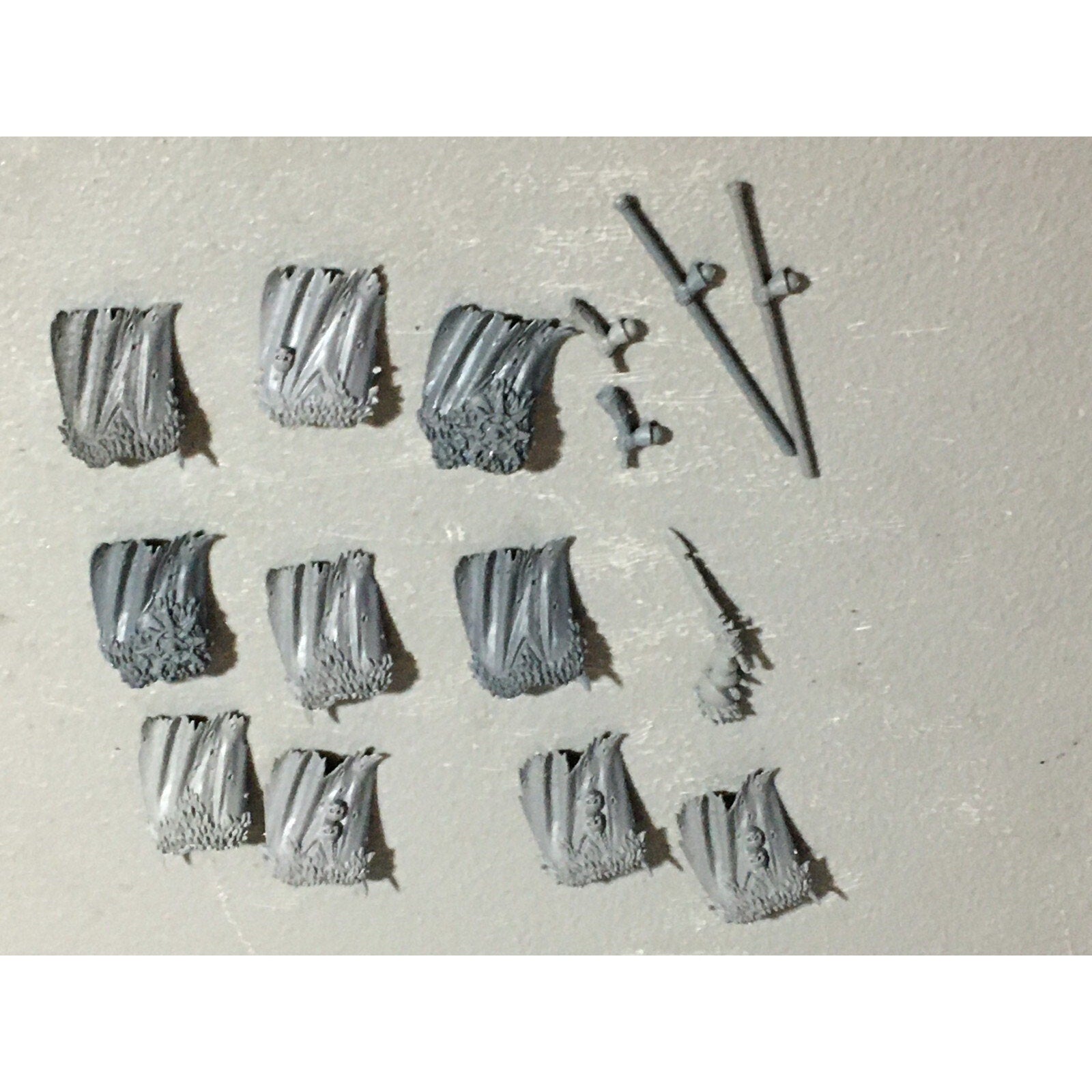 A22233 WARHAMMER FANTASY CHAOS MORTALS BITS LOT TORSO BACKS COMM GAMES WORKSHOP