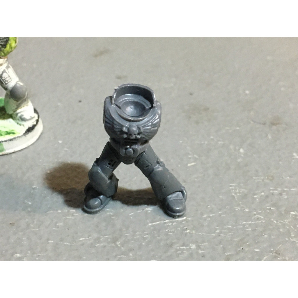 A24527 WARHAMMER 40K SPACE MARINES BITS LOT TORSOS LEGS ARMS GW