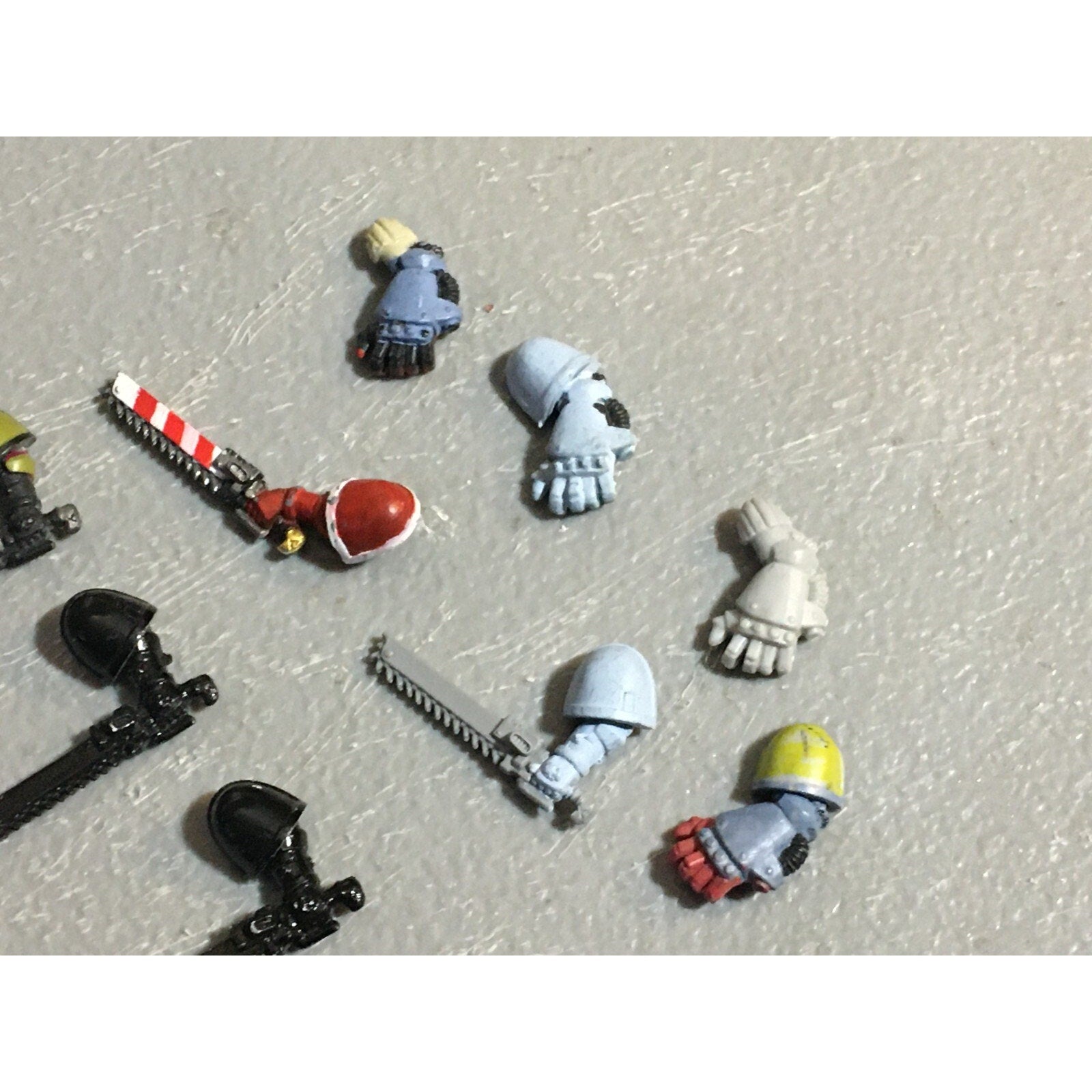A22971 WARHAMMER 40K SPACE MARINES BITS LOT CHAINSWORD POWER FIST GAMES WORKSHOP