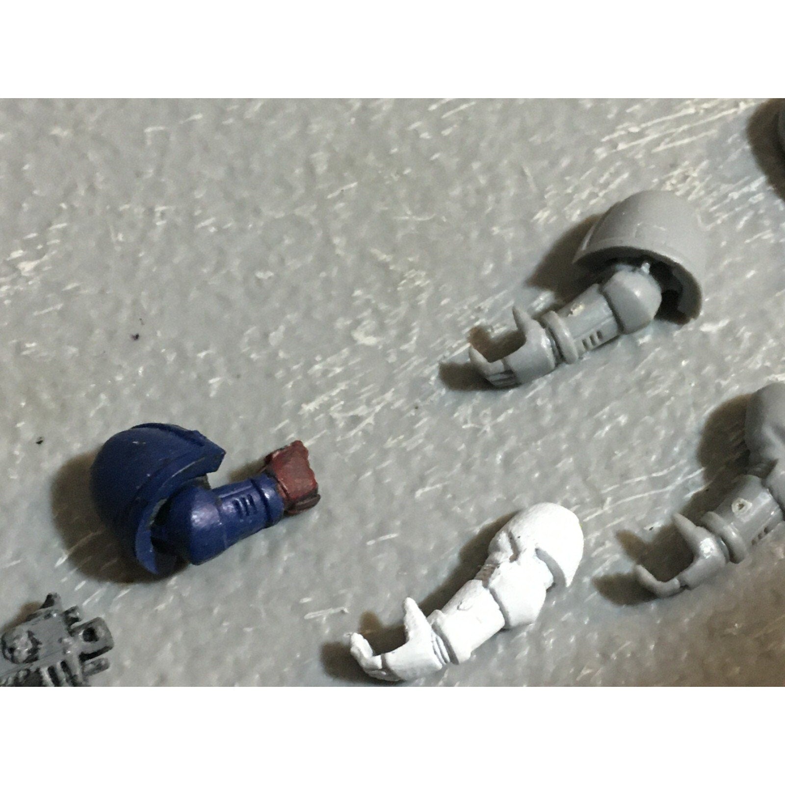 A22968 WARHAMMER 40K SPACE MARINES BITS LOT ARMS BOLTERS GAMES WORKSHOP GW
