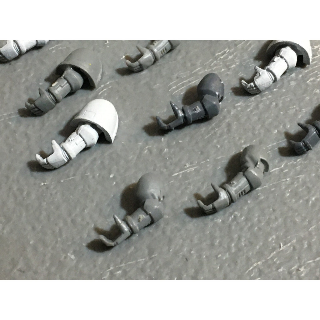 A22963 WARHAMMER 40K SPACE MARINES BITS LOT ARMS GAMES WORKSHOP GW