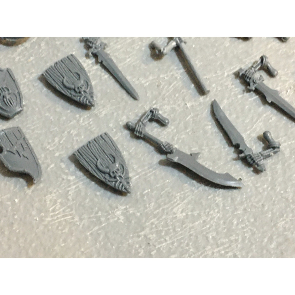 A28766 WARHAMMER FANTASY OLD WORLD VAMPIRE COUNTS BITS LOT SKELETON HEADS ARMS
