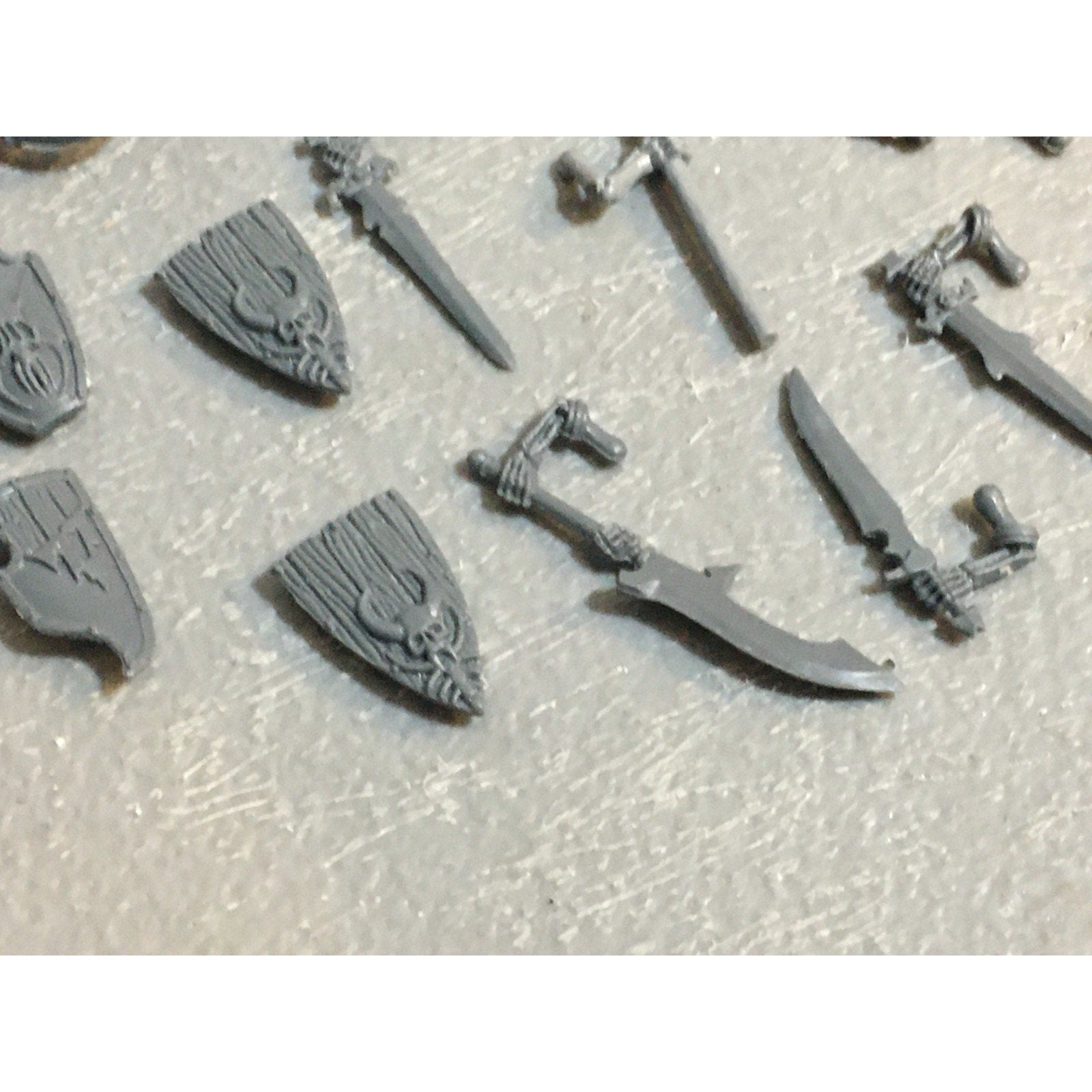A28766 WARHAMMER FANTASY OLD WORLD VAMPIRE COUNTS BITS LOT SKELETON HEADS ARMS