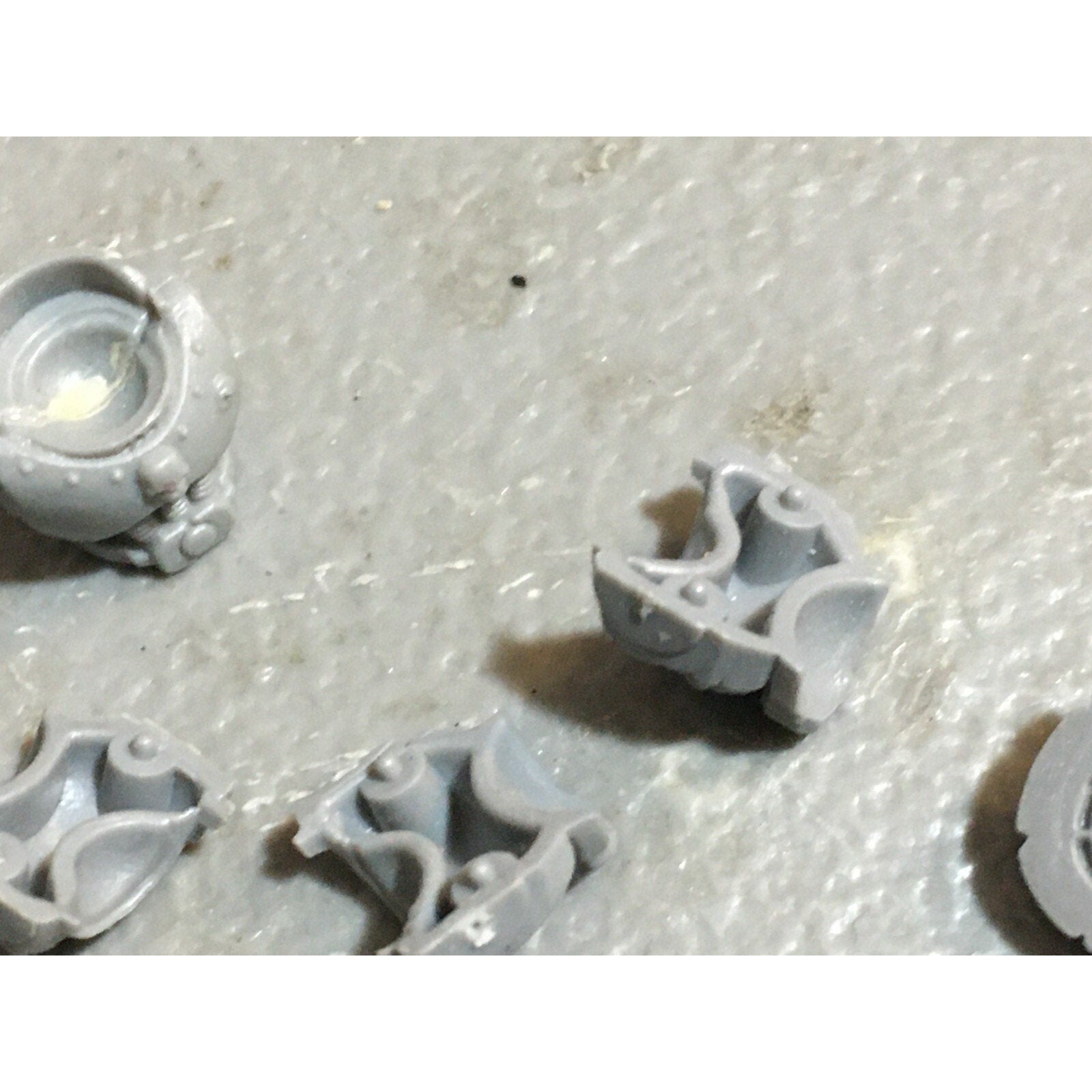 A22981 WARHAMMER 40K CHAOS SPACE MARINES BITS LOT MIXED SHOULDER TORSO ARM GW