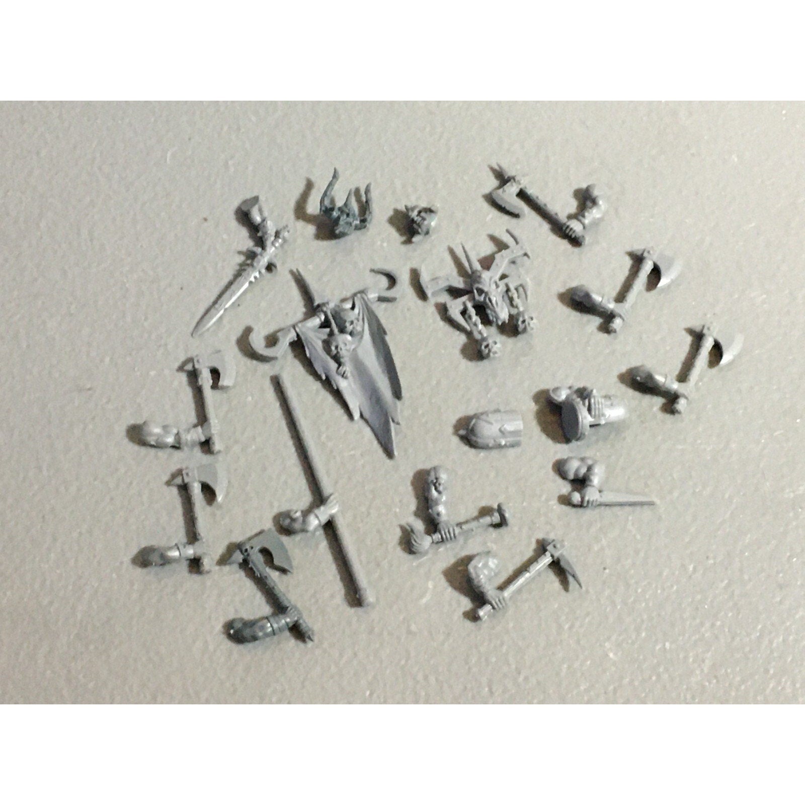A22183 WARHAMMER FANTASY CHAOS MORTALS BITS LOT MIXED MARAUDER COMMAND & ARMS GW