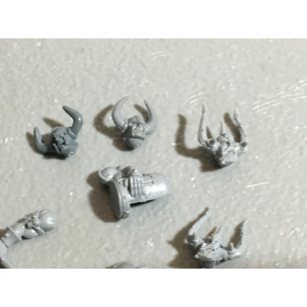 A22195 WARHAMMER FANTASY CHAOS MORTALS BITS LOT MIXED MARAUDER MIXED GW