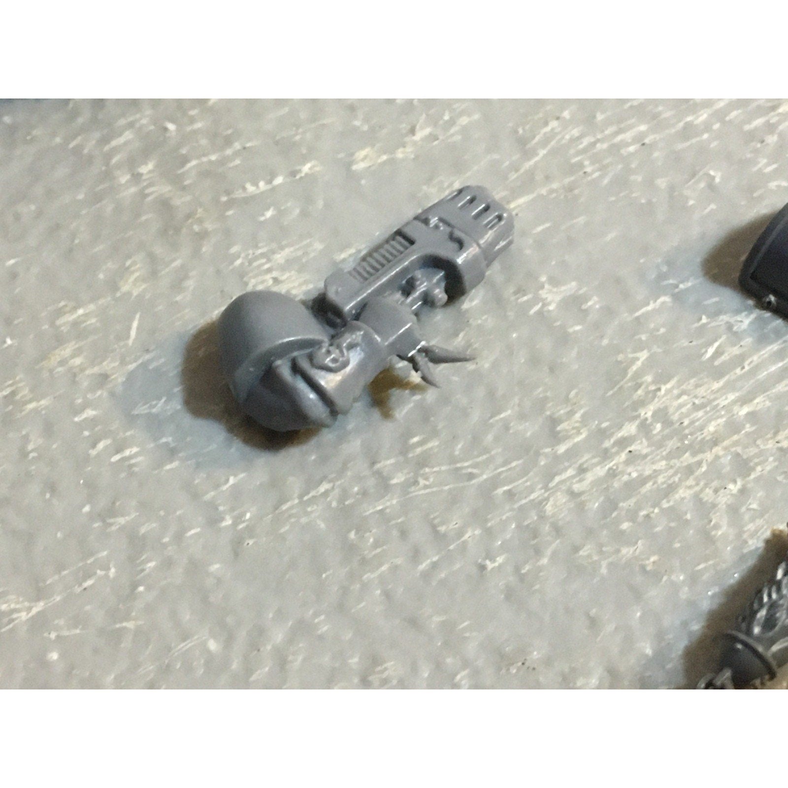 A33578 WARHAMMER 40K SPACE MARINES WOLVES BITS LOT HEAD ARM TORSO GW
