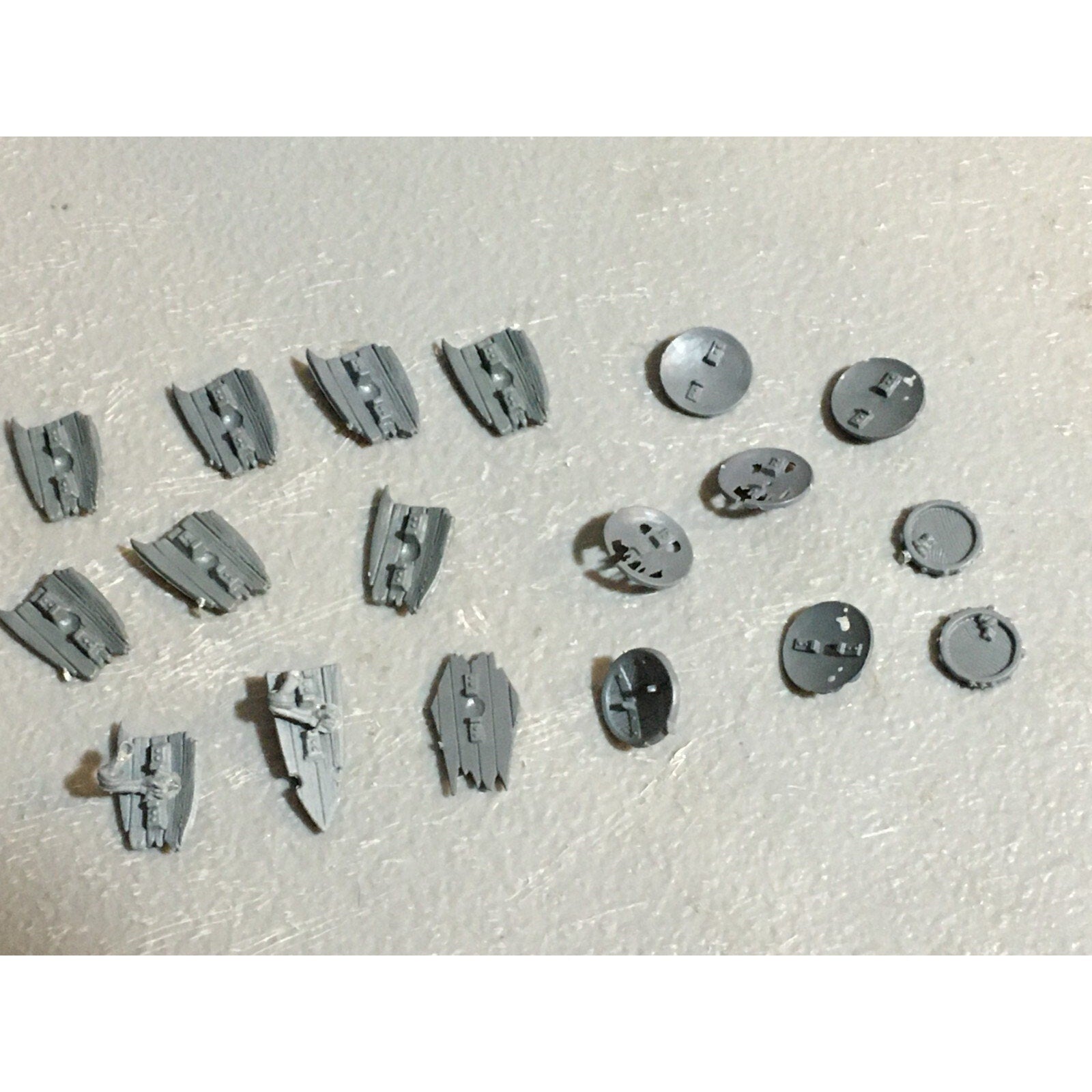 A23458 WARHAMMER FANTASY VAMPIRE COUNTS UNDEAD BITS LOT SHIELDS GW