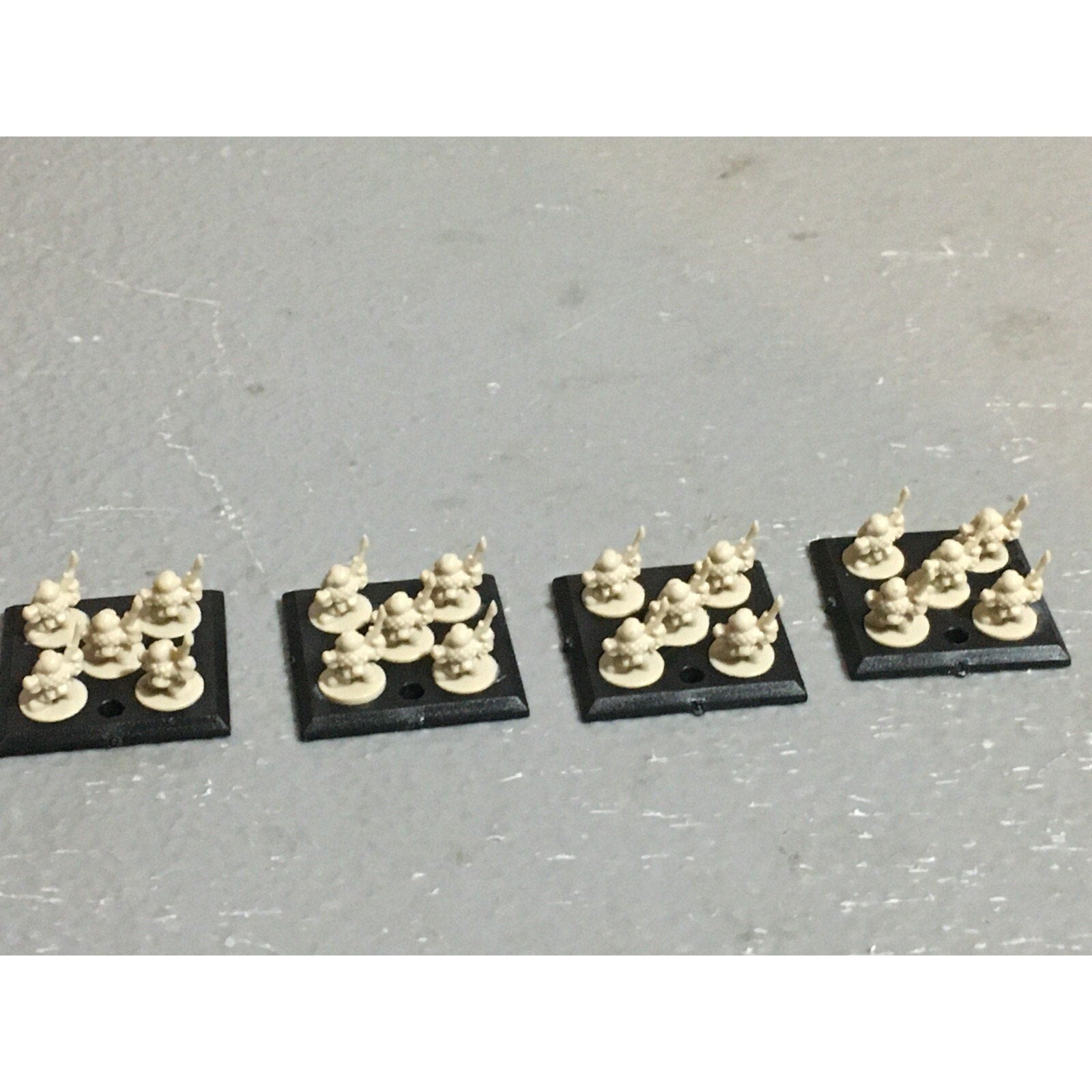 A16265 EPIC WARHAMMER 40K SPACE MARINES SQUATS WARRIORS 4 STANDS GW