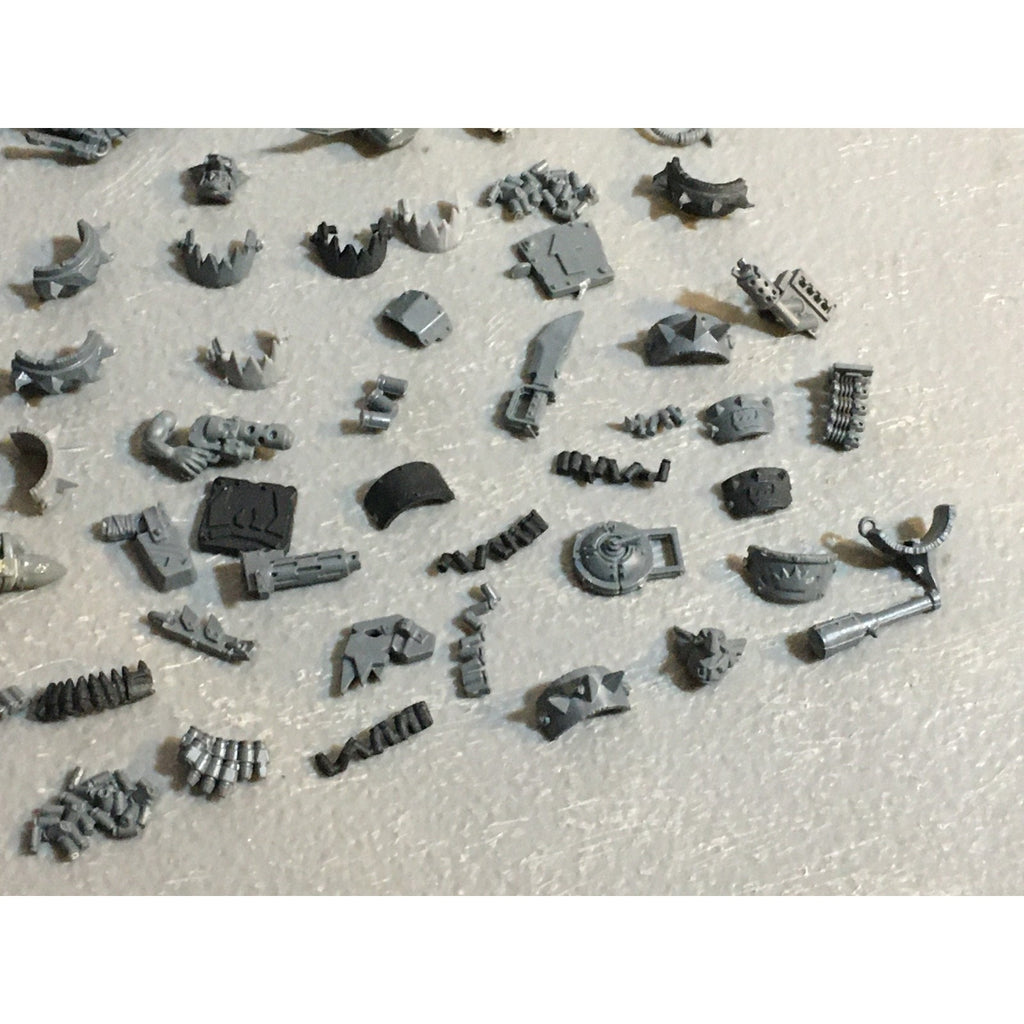 A33589 WARHAMMER 40K SPACE ORKS BITS LOT MIXED ACCESSORY ARM BACKPACK PP