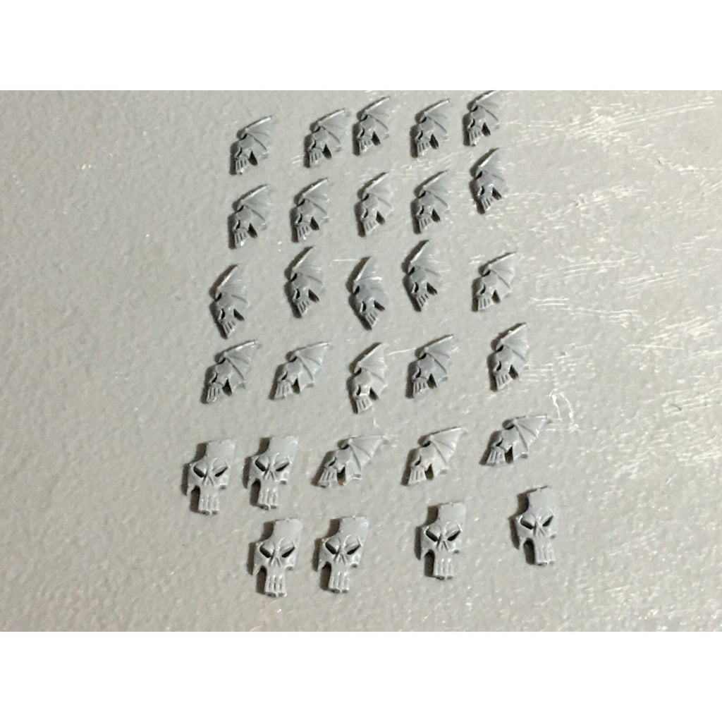 A22068 WARHAMMER FANTASY DARK ELVES BITS LOT SHIELD ICONS GAMES WORKSHOP GW