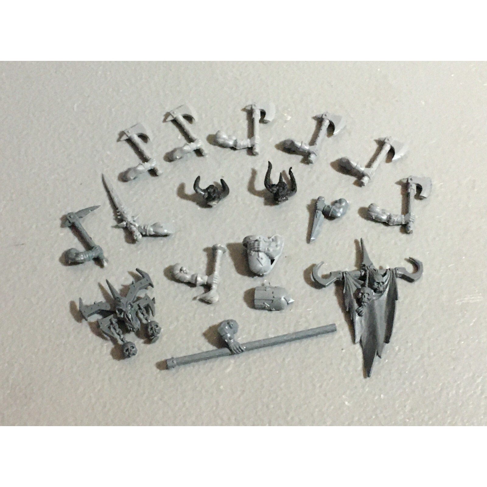A22185 WARHAMMER FANTASY CHAOS MORTALS BITS LOT MIXED MARAUDER COMMAND & ARMS GW